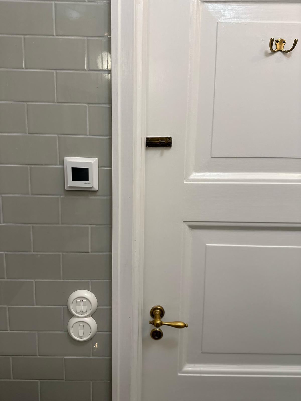 Badrum i sekelskifte med wc-dusch7